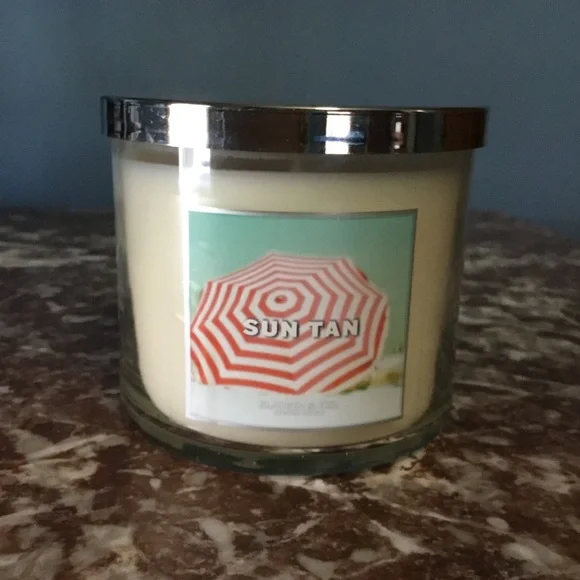 Sun Tan Scented Candle Bath & Body Works 3 Wick - Picture 2 of 5